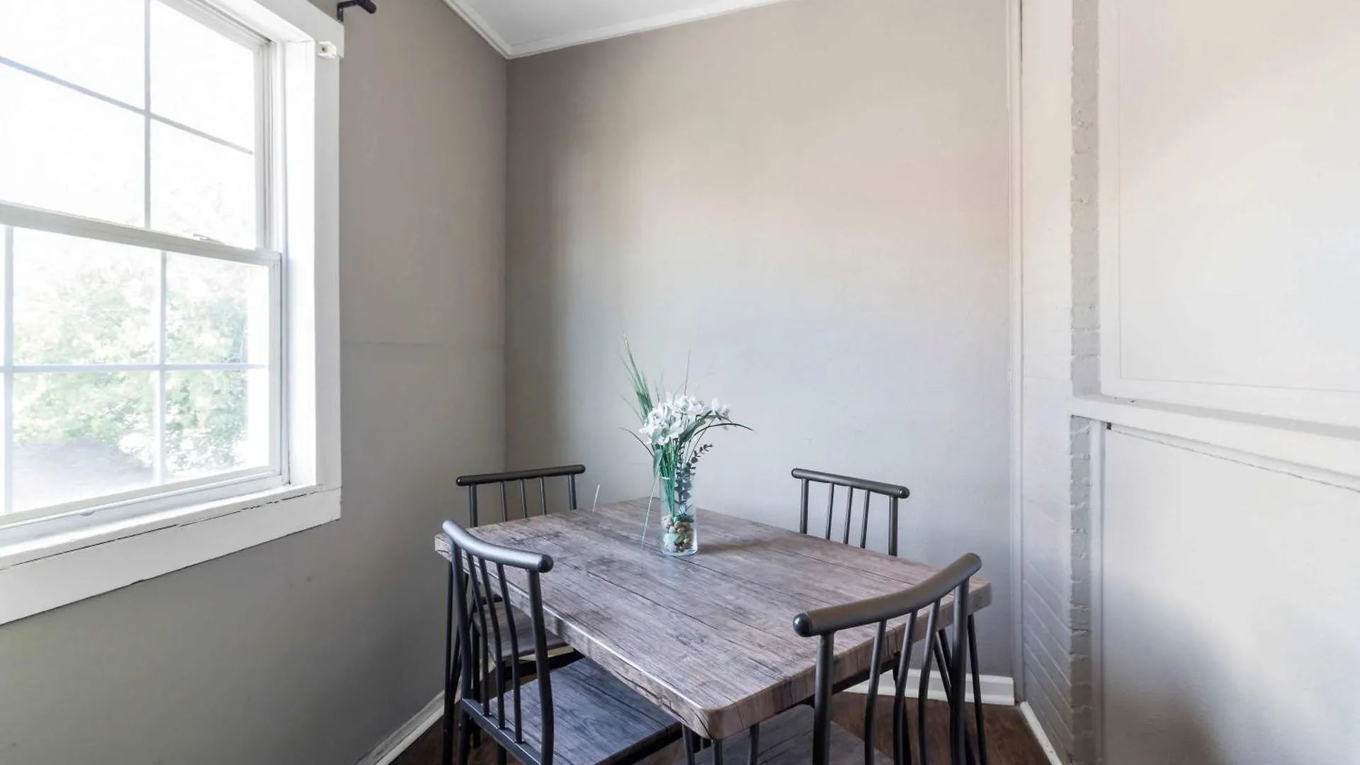 Roomy 2Br-1Ba Wfh Desk & Backyard Saint Louis 0*,  USA